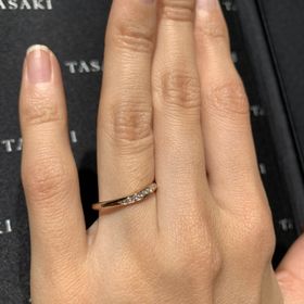 【TASAKI(タサキ)の口コミ】 細身のデザインなので、指が長くキレイに見えました。色もシルバーやゴー…