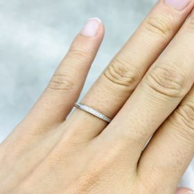 【銀座ダイヤモンドシライシの口コミ】 仕事中はつけられないので、派手すぎず、かといって地味すぎないデザイン…