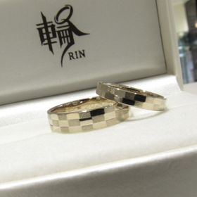 【輪-RIN-の口コミ】 始めてこの指輪と出会ったのは、カタログでした。
他にも沢山のデザインが…