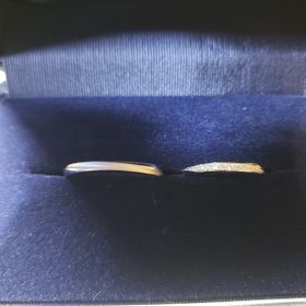 【銀座ダイヤモンドシライシの口コミ】 お揃い感がほしかったのでペアリングを探していました。男性のは細めのデ…