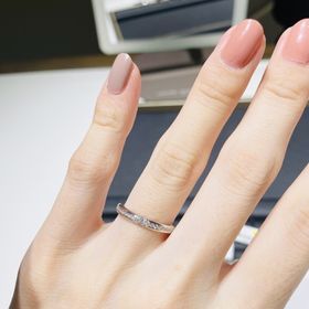 【ラザール ダイヤモンド(LAZARE DIAMOND)の口コミ】 たくさんの指輪を試着しましたが、一番なめらかな肌触りでつけ心地が良い…