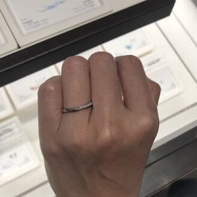 【俄(にわか)の口コミ】 朝葉はウェーブとしては王道のデザインで、控えめながらもダイヤモンドの…