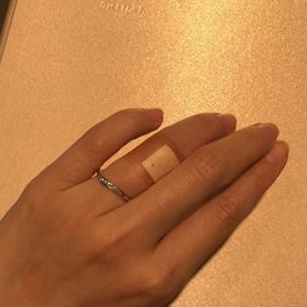 【TASAKI(タサキ)の口コミ】 角がとても滑らかで、つけ心地の良さにまず驚きました。
手を握ったり開い…