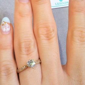 【LEHAIM(レハイム)の口コミ】 とにかく婚約指輪はピンクゴールドでさがしており、ダイヤの大きさや質もD…