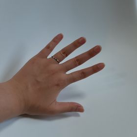 【銀座ダイヤモンドシライシの口コミ】 婚約指輪を貰ったブランドだった。
婚約指輪はエバーアフターを彼からあら…