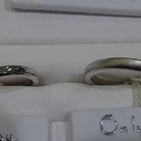 【Only You(オンリーユー)の口コミ】 U？V？字のラインが美しく、指をすっきり見せてくれます。メンズの指輪も…