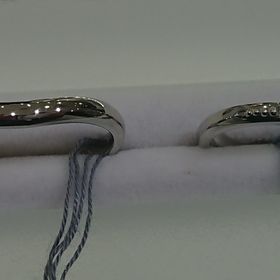 【レディティアラ(LADYTIARA)】の口コミ ゆるいU字のデザインはつけやすく、やわらかい印象を与えます。価格も手ご...