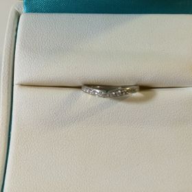 【俄(にわか)の口コミ】 俄というブランドも好きだったし、指輪の曲線も自分の指を長くみせてくれ…