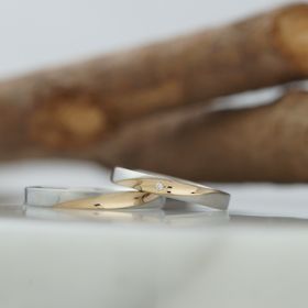 【THREE TREES(スリーツリーズ)の口コミ】 1番は2人で作る世界で１つだけの指輪が作れるってとこです。
作る過程も思…