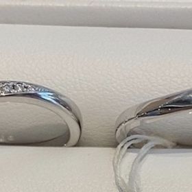 【JEWELRY  KAMATA(ジュエリーかまた)の口コミ】 緩やかなS字のウェーブで指を長く見せてくれる効果があります。
たくさん…