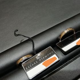 【ラザール ダイヤモンド(LAZARE DIAMOND)の口コミ】 ストレートで、ゴールドとプラチナが半分ずつになっていて、ダイヤモンド…