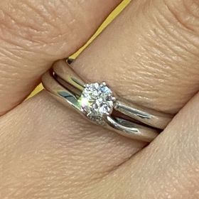 【エクセルコダイヤモンド(EXELCO DIAMOND)の口コミ】 リングのデザイン自体もかわいくて気に入ってます。
ダイヤモンドに惹かれ…