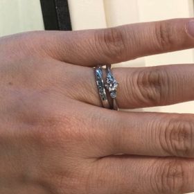 【CHARMY(チャーミー)の口コミ】 色々なリングを見て試着した中で一番可愛らしいと感じたリングです。ブル…