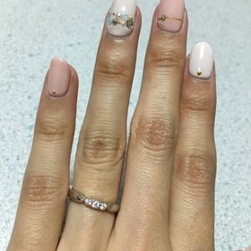 【エクセルコダイヤモンド(EXELCO DIAMOND)の口コミ】 なかなか似合うものがなく、
いくつも指輪をはめましたが
初めてしっくり…