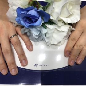 【4℃ BRIDAL(ヨンドシーブライダル)の口コミ】 婚約指輪のデザインは夫が決めたので、結婚指輪はそれに合うものを！と思…