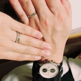 【宝寿堂(ほうじゅどう)の口コミ】 厚みのある男性の手にも違和感なく付けられるようリング幅が広めのシンプ…