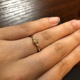 【銀座ダイヤモンドシライシの口コミ】 長く付けられて飽きないデザインの物を探していました。こちらのブランド…