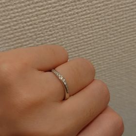 【アイプリモ(I-PRIMO)の口コミ】 ダイヤ11石。女性の指に馴染むウェーブデザインです！どの角度から見ても…