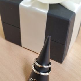 【エクセルコダイヤモンド(EXELCO DIAMOND)の口コミ】 婚約指輪をとても気に入っていたので、同じシリーズにしようと主人と決め…