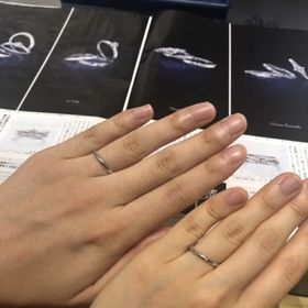 【銀座ダイヤモンドシライシの口コミ】 デザインはシンプルなものを探しており、素材はPT950で考えていたため、ブ…