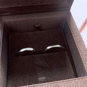 【PAVEO CHOCOLAT(パヴェオショコラ)の口コミ】 男性用も女性用もどちらのデザインもペアで気に入った為、こちらの指輪に…