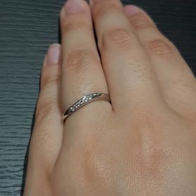 【DIYARTH(ディヤース)の口コミ】 指輪のセンターにピンクダイヤが一粒ついてあり、そこが決め手です。また…