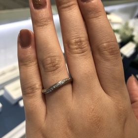 【4℃ BRIDAL(ヨンドシーブライダル)の口コミ】 ストレートのデザイン、S字のデザイン、V字のデザインなどどのデザインも…