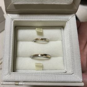 【AMOUR AMULET(アムール・アミュレット)の口コミ】 2色使いな点に惹かれて選びました。価格も予算内でした。また派手すぎるデ…