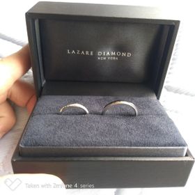 【ラザール ダイヤモンド(LAZARE DIAMOND)の口コミ】 何よりもデザインが格好良いと思った。
嫁はキラキラ系の指輪が好きで、ダ…