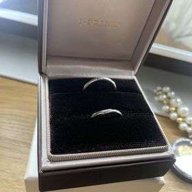 【アイプリモ(I-PRIMO)の口コミ】 レディースリングの方はダイヤが流れるように入っているため、どの角度か…