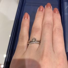 【銀座ダイヤモンドシライシの口コミ】 ディアナディーはとてもシンプルですが、一粒ダイヤの大きさがすごく目立…