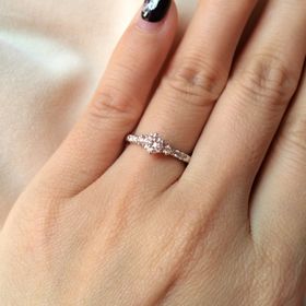 【Ginza Rim(銀座リム)の口コミ】 元々、中心の石はピンクダイヤで出来ていましたが、試着したところピンク…