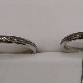 【Joie de treat.(ジョア・ドゥ・トリート)の口コミ】 結婚指輪の真ん中にドットのようにデザインされてるミルは一点一点手作り…