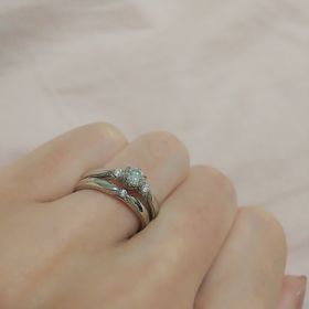 【エクセルコダイヤモンド(EXELCO DIAMOND)の口コミ】 細くて関節がゴツゴツしている私の指にも、太くてふっくらしてる彼の指に…