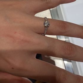 【ティファニー(Tiffany & Co.)の口コミ】 高さが出ないデザインなので、着用時のひっかけなども少なそう。ハーモニ…