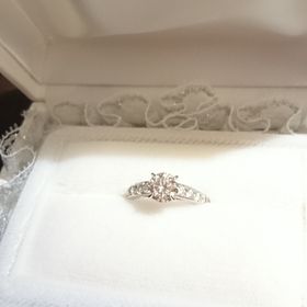 【HIROUMI(ヒロウミ)】の口コミ 主人がもともとこのブランドを気に入っていて、店員さんから指輪の魅力をお...