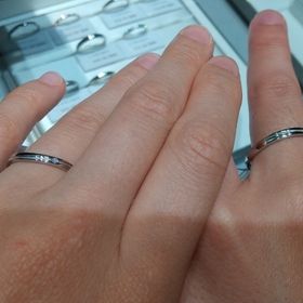 【アイプリモ(I-PRIMO)の口コミ】 シンプルだけれどもアクセントのある指輪を探していました。細かいミルに…