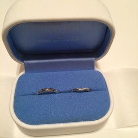 【銀座ダイヤモンドシライシの口コミ】 指輪をつけたときの指がきれいに見えるデザインを重視しました。接客業で…