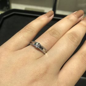 【ヴァン クリーフ＆アーペル(Van Cleef & Arpels)の口コミ】 ヴァンクリーフアーペルの夫婦の物語が感じられるリング。エステルという…