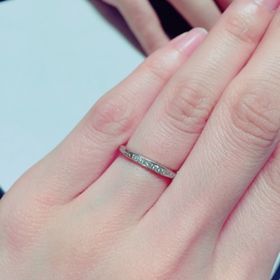【エクセルコダイヤモンド(EXELCO DIAMOND)の口コミ】 たくさん試着させていただいたのですが、どの指輪よりも指がきれいに見え…
