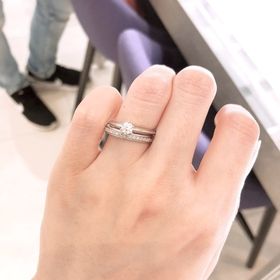 【STAR JEWELRY(スタージュエリー)の口コミ】 ミル打ちでハーフエタニティのデザインがよかったのですが、サイズ直しが…