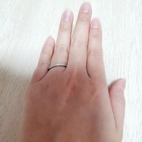 【銀座ダイヤモンドシライシの口コミ】 ダイヤモンドが入っているデザインを探していて何個か試着しましたがなか…