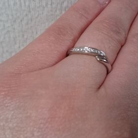 【銀座ダイヤモンドシライシの口コミ】 輝きの違い、デザインの可愛さ。他のブレンドも見ましたが、こちらの指輪…