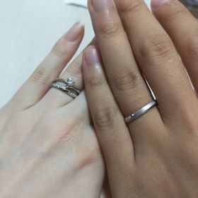 【アイプリモ(I-PRIMO)の口コミ】 気に入ったデザインでした。くすみ加工や石の光がいい感じです。ペアもの…