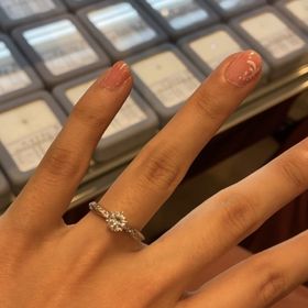 【WATANABE / 卸商社直営　渡辺の口コミ】 豊富なデザインがあり、シンプルな一石のものからたくさんダイヤがついて…