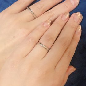 【LOVE NOTESの口コミ】 指輪の決め手はズバリ直感。
デザイン違い、色違いというのは求めておらず…