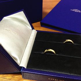 【ショーメ(CHAUMET)の口コミ】 シンプルでクラシカルな指輪でありながら、内側にダイヤモンドが埋め込ま…