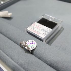 【宝寿堂(ほうじゅどう)の口コミ】 可愛らしく華やかなデザインで、大きめのダイヤにもよく似合うリングが見…