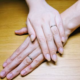 【TOMOE(トモエ)の口コミ】 婚約指輪をTOMOEで購入したので、結婚指輪も同じブランドにしたいと思って…