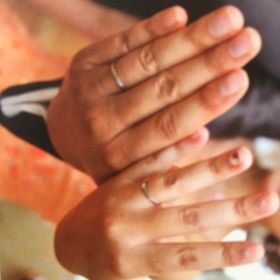 【ジュエリーツツミ(JEWELRY TSUTSUMI)の口コミ】 主人から先にいただいていた婚約指輪と重ねてつけれるよう同じブランドで…